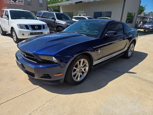 Used 2011 Ford Mustang Premium w/ 202A Rapid Spec Order Code RWD image 3