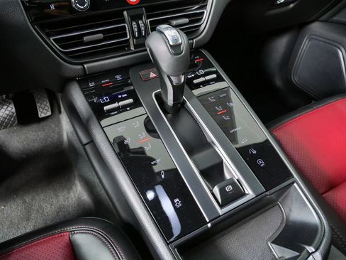 Certified 2023 Porsche Macan S AWD/4WD image 17