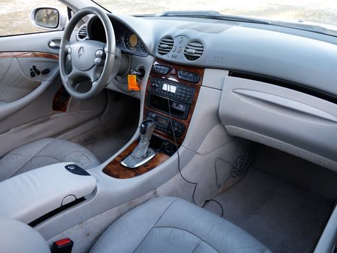 Used 2004 Mercedes-Benz CLK 320 Coupe image 16