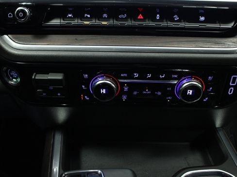 Used 2025 GMC Sierra 1500 SLT w/ SLT Premium Plus Package image 24