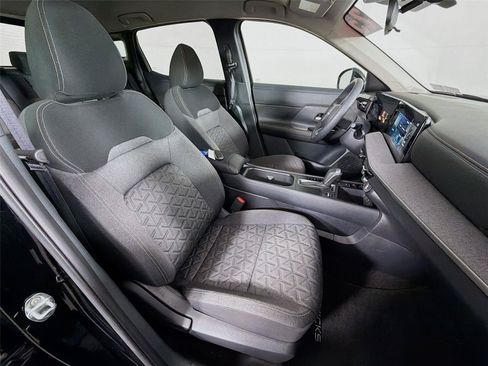 Used 2025 Nissan Kicks SV FWD image 25