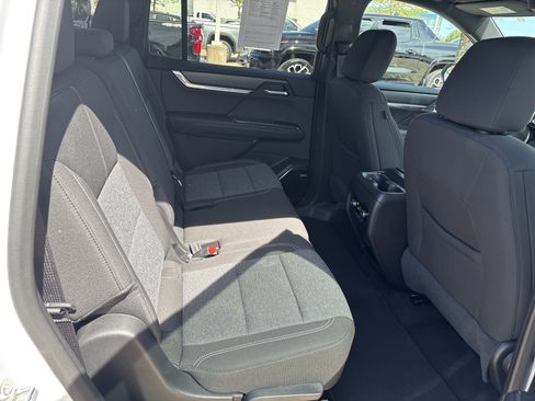 Used 2025 GMC Acadia Elevation FWD image 17