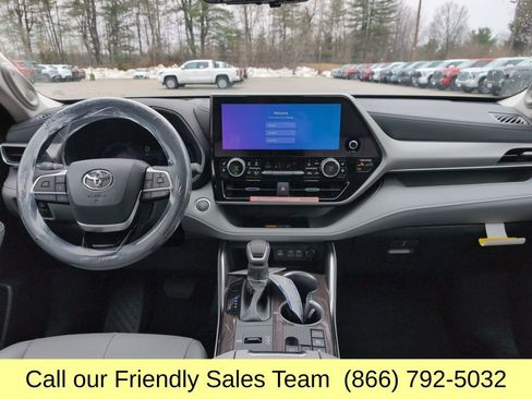 New 2026 Toyota Highlander Platinum AWD/4WD image 12