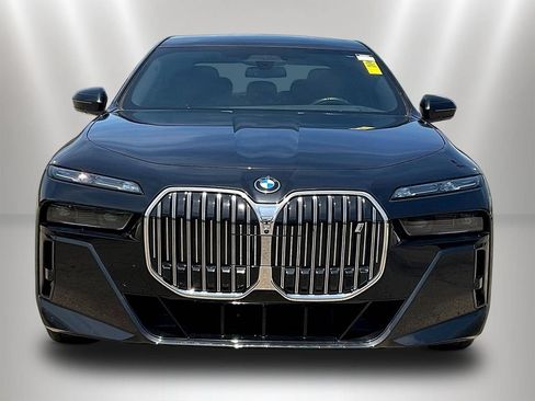 Used 2023 BMW i7 xDrive60 w/ Executive Package 2 AWD/4WD image 2