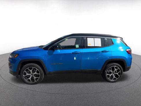 Used 2025 Jeep Compass Limited image 9