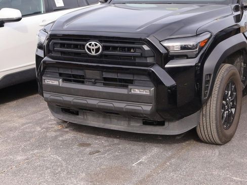 Used 2025 Toyota 4Runner SR5 image 5