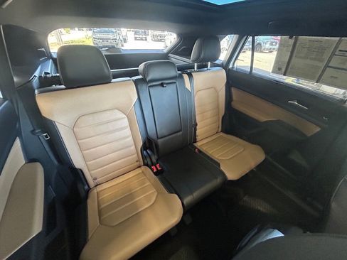 Used 2022 Volkswagen Atlas Cross Sport SEL Premium R-Line image 32