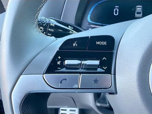 Used 2025 Hyundai Elantra Sport image 32