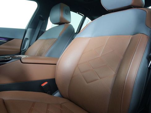 Used 2025 BMW i5 xDrive40 w/ Executive Package image 11