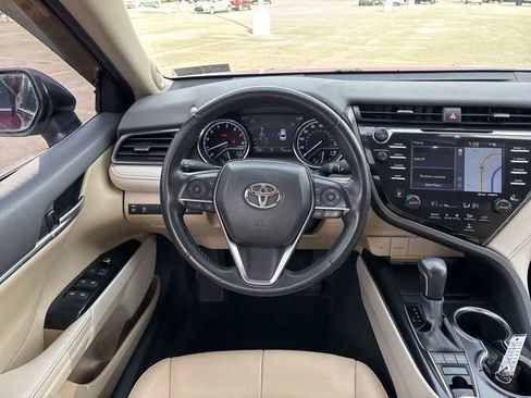 Used 2020 Toyota Camry XLE image 22