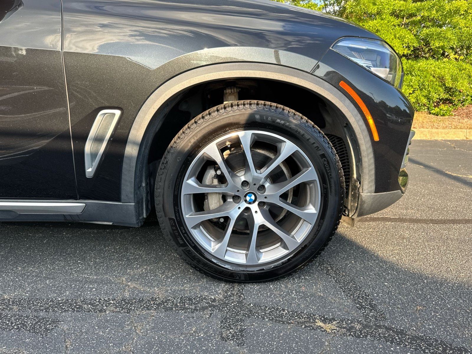 Used 2019 BMW X5 xDrive40i w/ Premium Package 2 AWD/4WD image 2