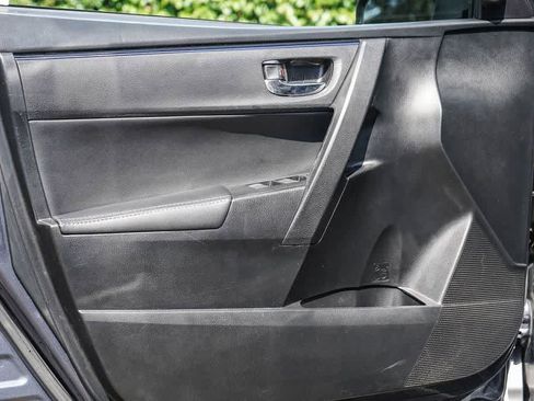 Used 2017 Toyota Corolla SE w/ SE Premium Package FWD image 21