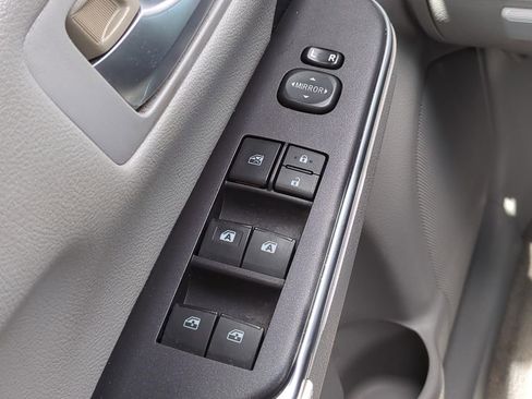 Used 2015 Toyota Camry LE image 19