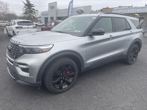 Used 2023 Ford Explorer ST w/ Equipment Group 401A image 2