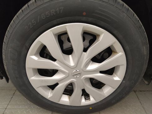 Used 2020 Nissan Rogue S FWD image 31
