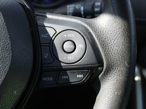Used 2021 Toyota RAV4 XLE AWD/4WD image 23