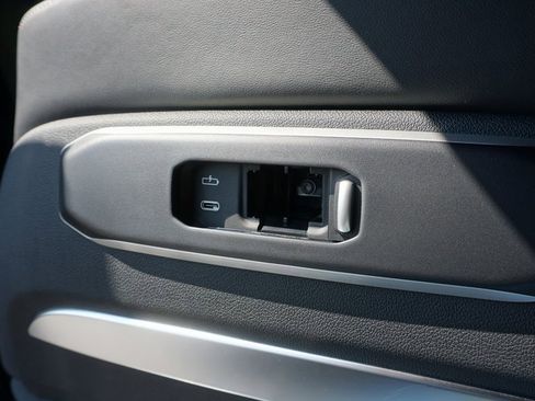 New 2026 BMW X7 M60i w/ Executive Package image 16