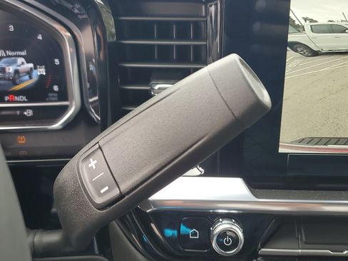 Used 2024 GMC Sierra 2500 SLE w/ SLE Convenience Package image 17