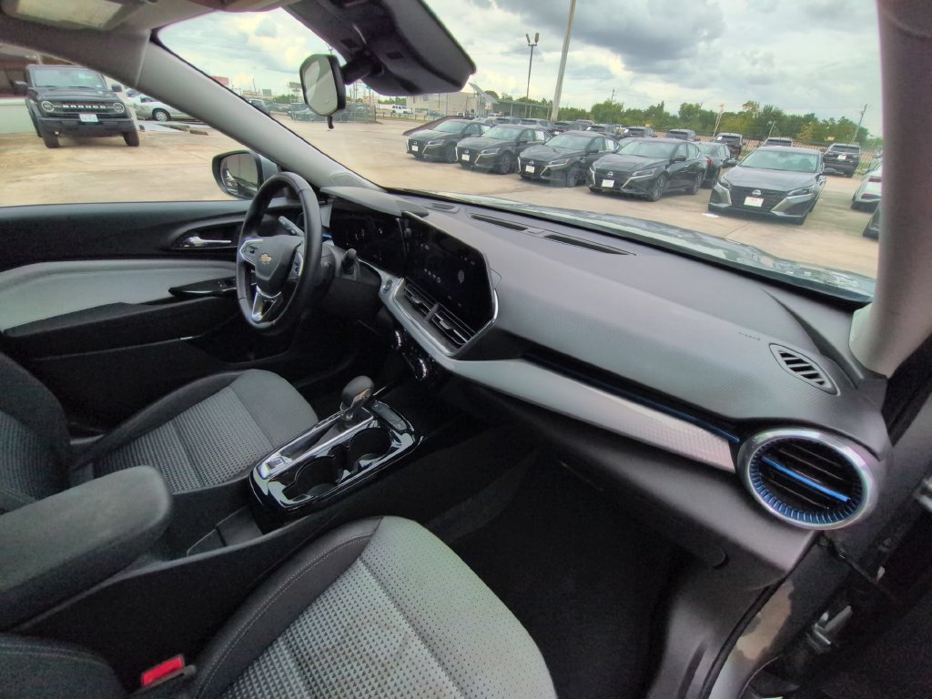 Used 2025 Chevrolet Trax LT w/ LT Convenience Package FWD image 31