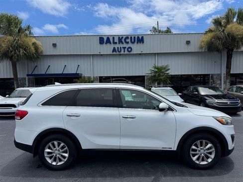 Used 2017 Kia Sorento AWD w/ LX V6 Convenience Package image 1