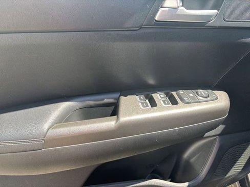 Used 2020 Kia Sportage LX FWD image 13