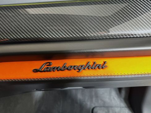 Used 2025 Lamborghini Urus SE AWD/4WD image 69