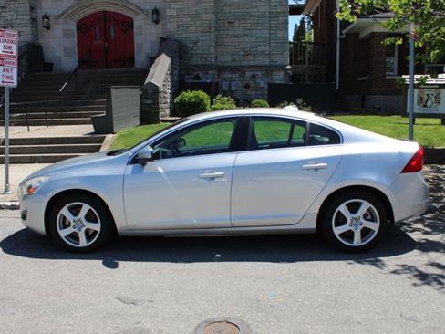 Used 2012 Volvo S60 T5 FWD image 4