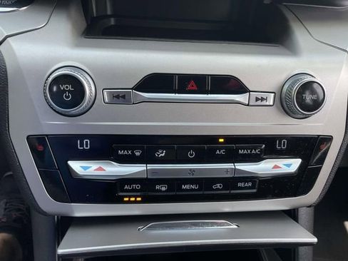 Used 2021 Ford Explorer XLT image 19