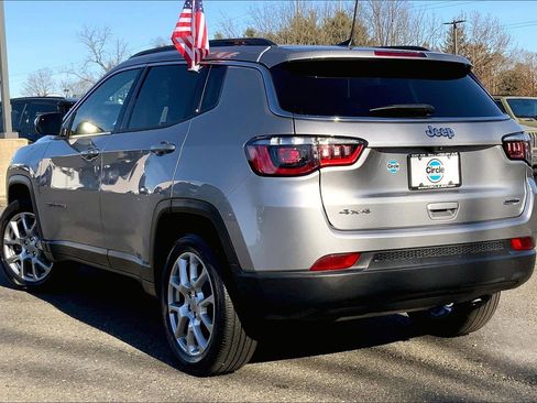 Certified 2022 Jeep Compass Latitude image 11