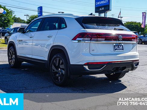 Used 2024 Volkswagen Atlas Cross Sport SE FWD image 8