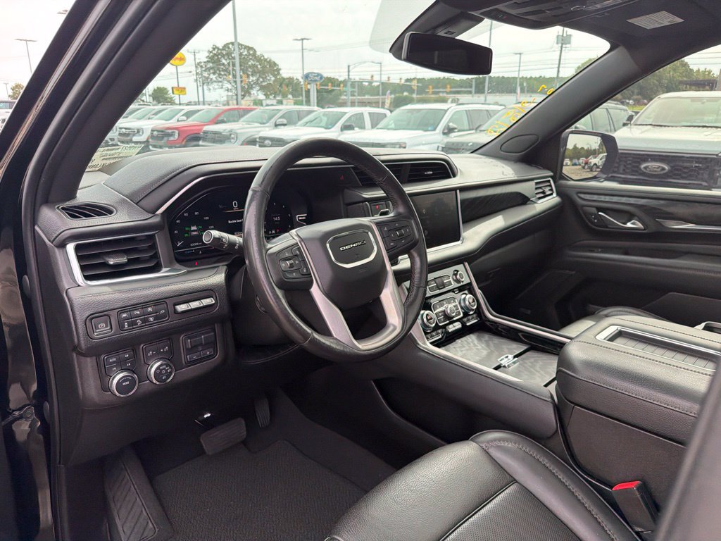 Used 2022 GMC Yukon XL Denali w/ Max Trailering Package AWD/4WD image 9