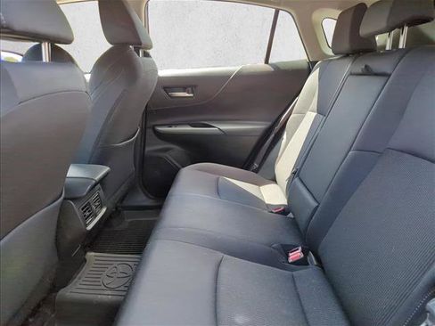 Used 2023 Toyota Venza LE image 16