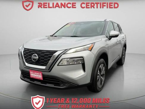 Used 2021 Nissan Rogue SV image 1