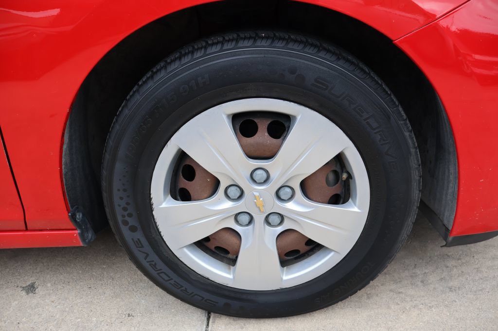 Used 2017 Chevrolet Cruze LS FWD image 9
