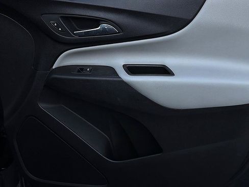 Used 2020 Chevrolet Equinox LS w/ LS Convenience Package FWD image 25