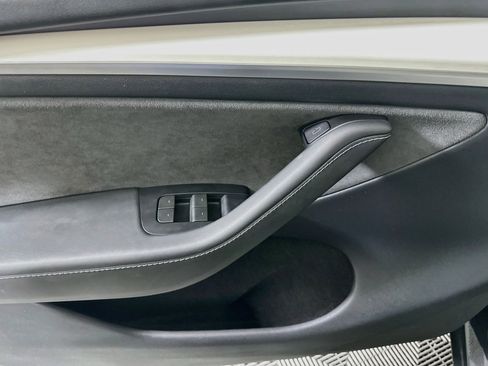 Used 2024 Tesla Model Y Long Range AWD/4WD image 15