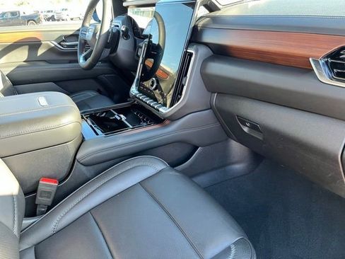 Used 2025 GMC Yukon Denali image 24