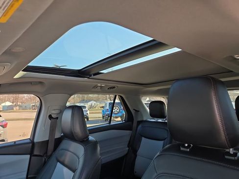 Used 2022 Ford Explorer XLT w/ Equipment Group 202A image 28