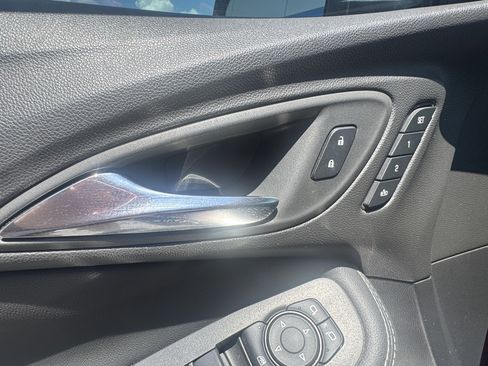 Used 2023 Buick Encore GX Essence w/ Experience Buick Package FWD image 21