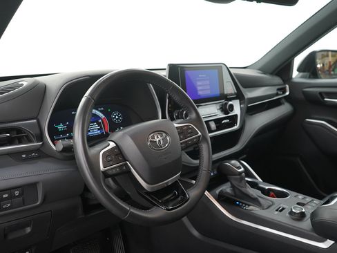 Used 2025 Toyota Highlander XSE AWD/4WD image 27