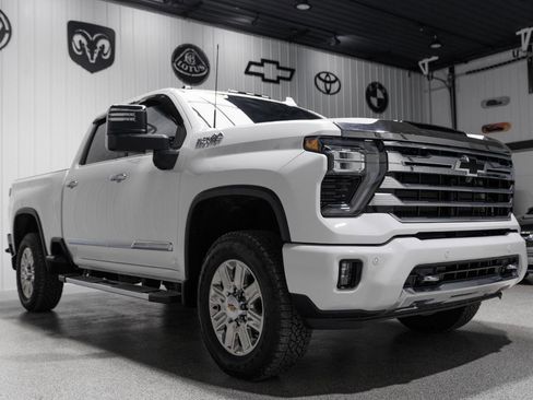 Used 2025 Chevrolet Silverado 2500 High Country w/ Technology Package image 8