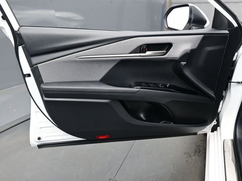 Used 2025 Toyota Camry LE w/ Convenience Package image 9