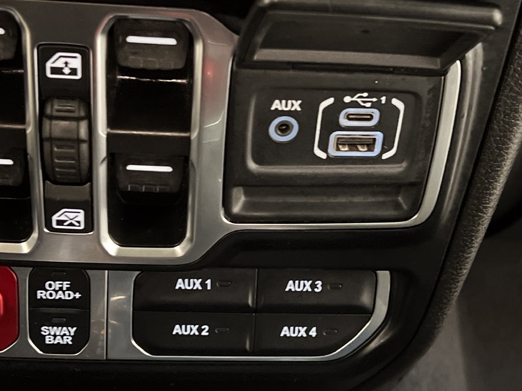 Used 2024 Jeep Wrangler Unlimited Rubicon AWD/4WD image 56