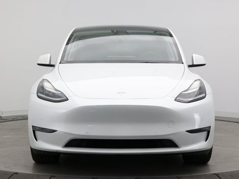 Used 2022 Tesla Model Y Long Range AWD/4WD image 2