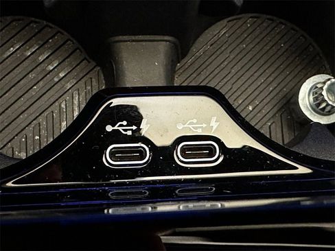 Used 2025 BMW M5 w/ Carbon Package image 29