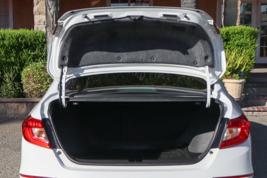 Used 2018 Honda Accord Touring image 8