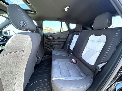 New 2026 Chevrolet Trax RS w/ Sunroof Package image 20