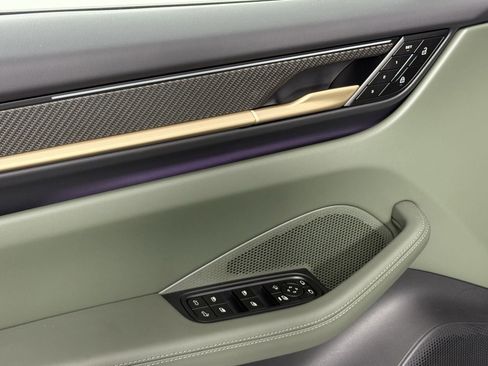 Certified 2025 Porsche Macan 4S Electric AWD/4WD image 24