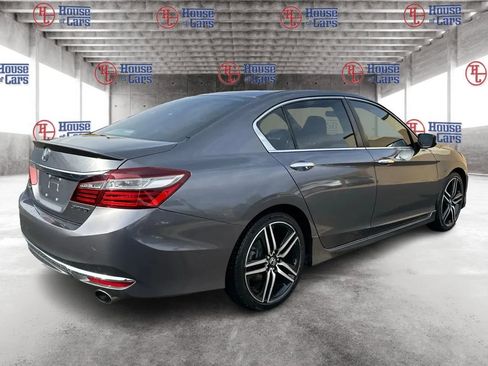 Used 2017 Honda Accord Sport image 5