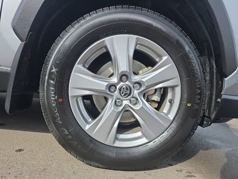 Used 2022 Toyota RAV4 LE AWD/4WD image 8
